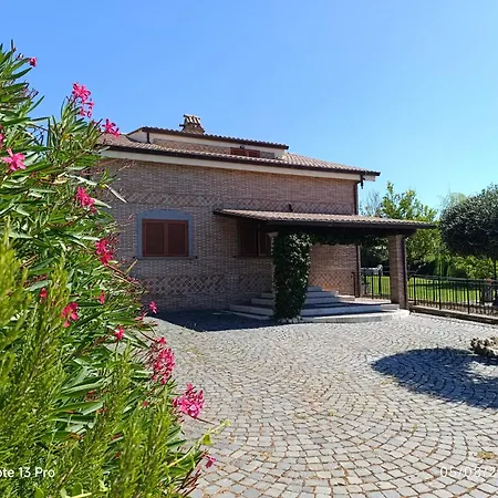 Anna Villa