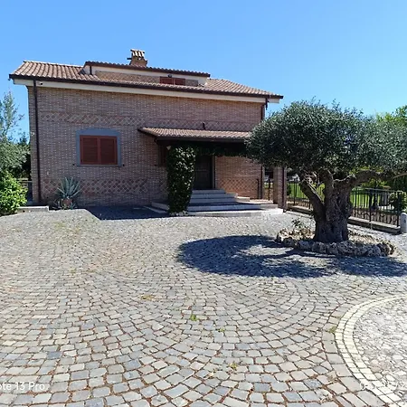 Anna Villa Genzano di Roma